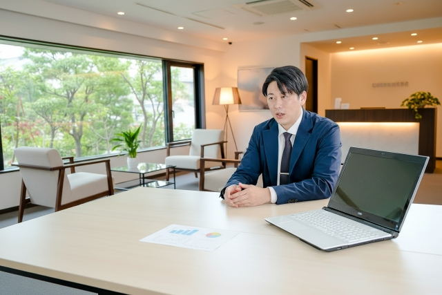 【2026年最新】沖縄の税理士業界の年収相場は？おき会計の給与・評価制度を包み隠さず公開